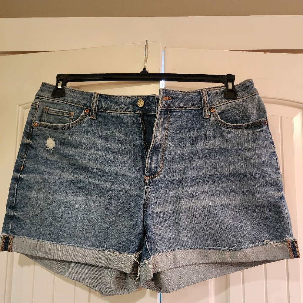 Womens Sonoma Curvy Mid Rise Roll Cuff Jean Shorts